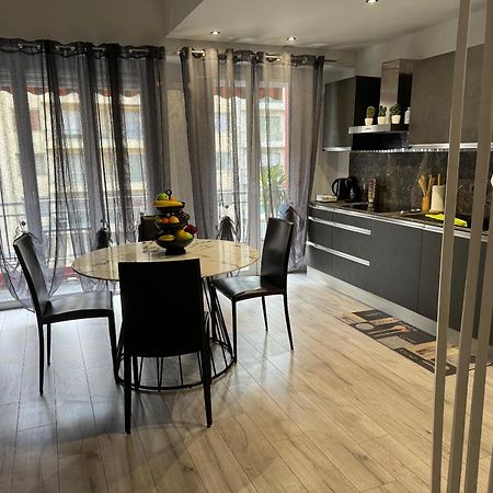 Gorgeous 2 Bedrooms Holiday Apartement Nice Bagian luar foto
